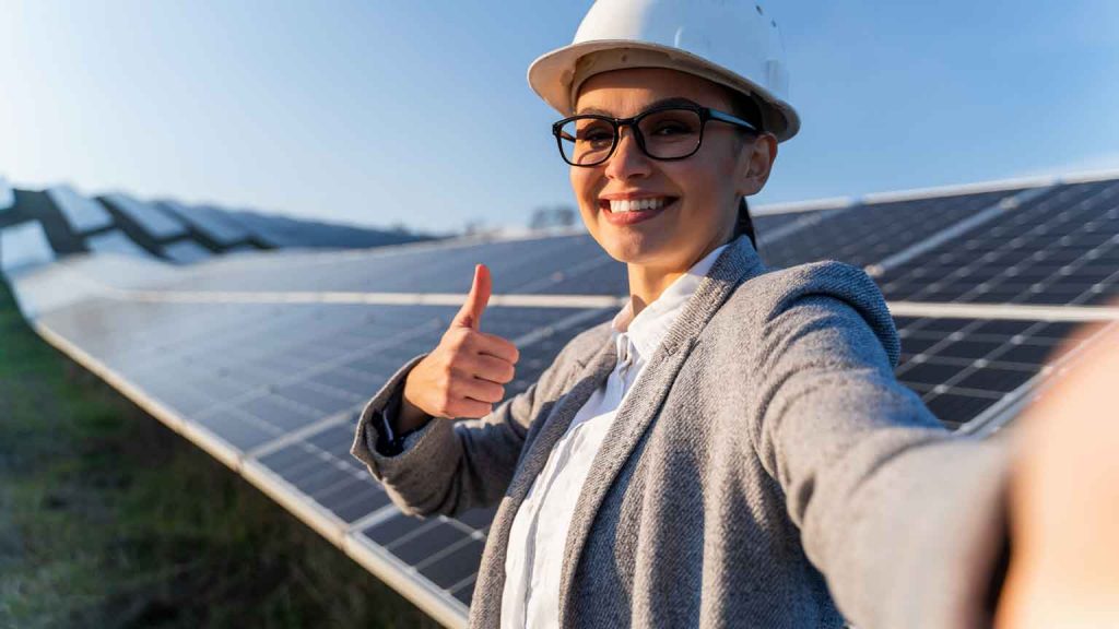 Energia Solar em Alta: Como o Retorno do Investimento Cresce Mesmo com a Variação do Dólar e dos Juros